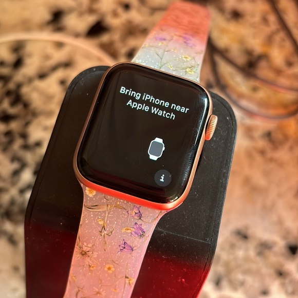 Apple Watch SE 40mm - Picture 3 of 3